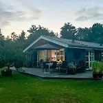Σπίτι διακοπών Family House With Large Garden By Ho Bay *