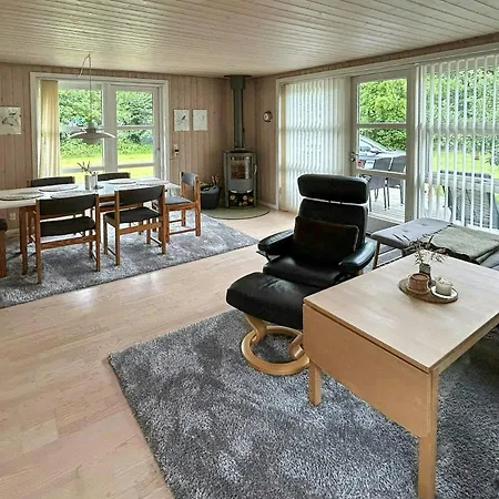 Family House With Large Garden By Ho Bay * Ho