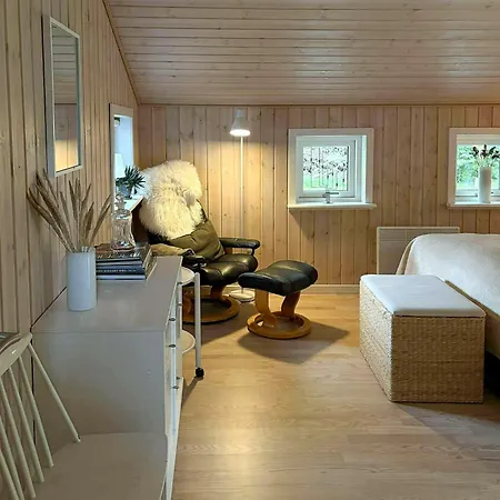 Family House With Large Garden By Ho Bay Ferienhaus