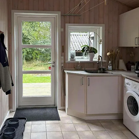 Family House With Large Garden By Ho Bay *