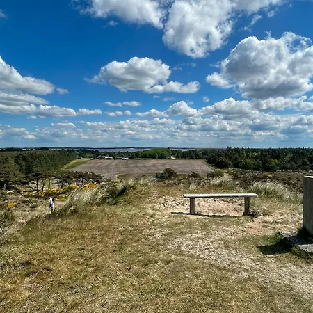Family House With Large Garden By Ho Bay בית נופש